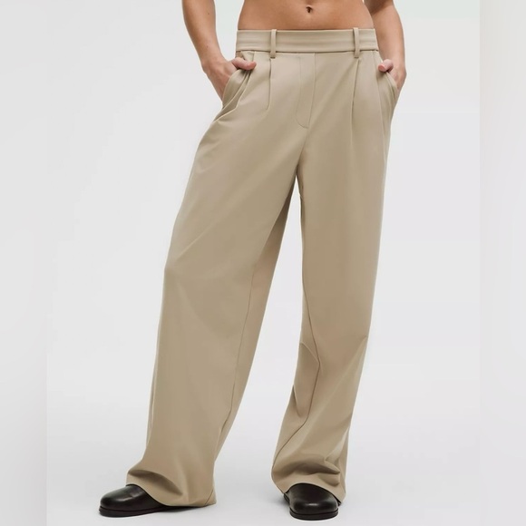 Lululemon Pleat-Front High-Rise Trousers – Regular Fit - Picture 2 of 10